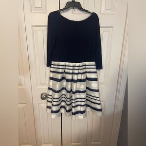 Jessica Howard Fit and Flare Navy Blue and Cream Dress. Size 14